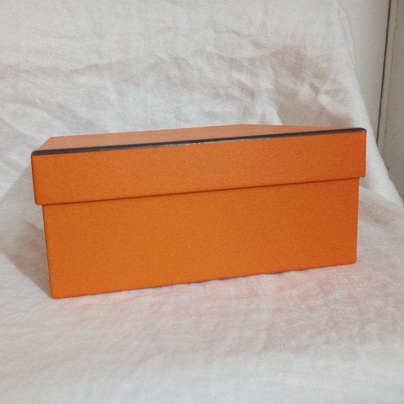 Authentic 8.5" x 8.5" x 3.5" Hermes Box for Gifts, Clothes, Storage - Picture 6 of 9